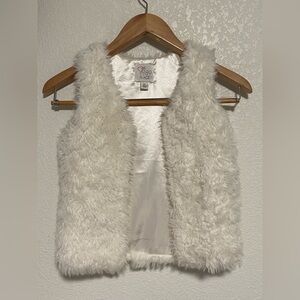 1989 Place White faux fur vest
